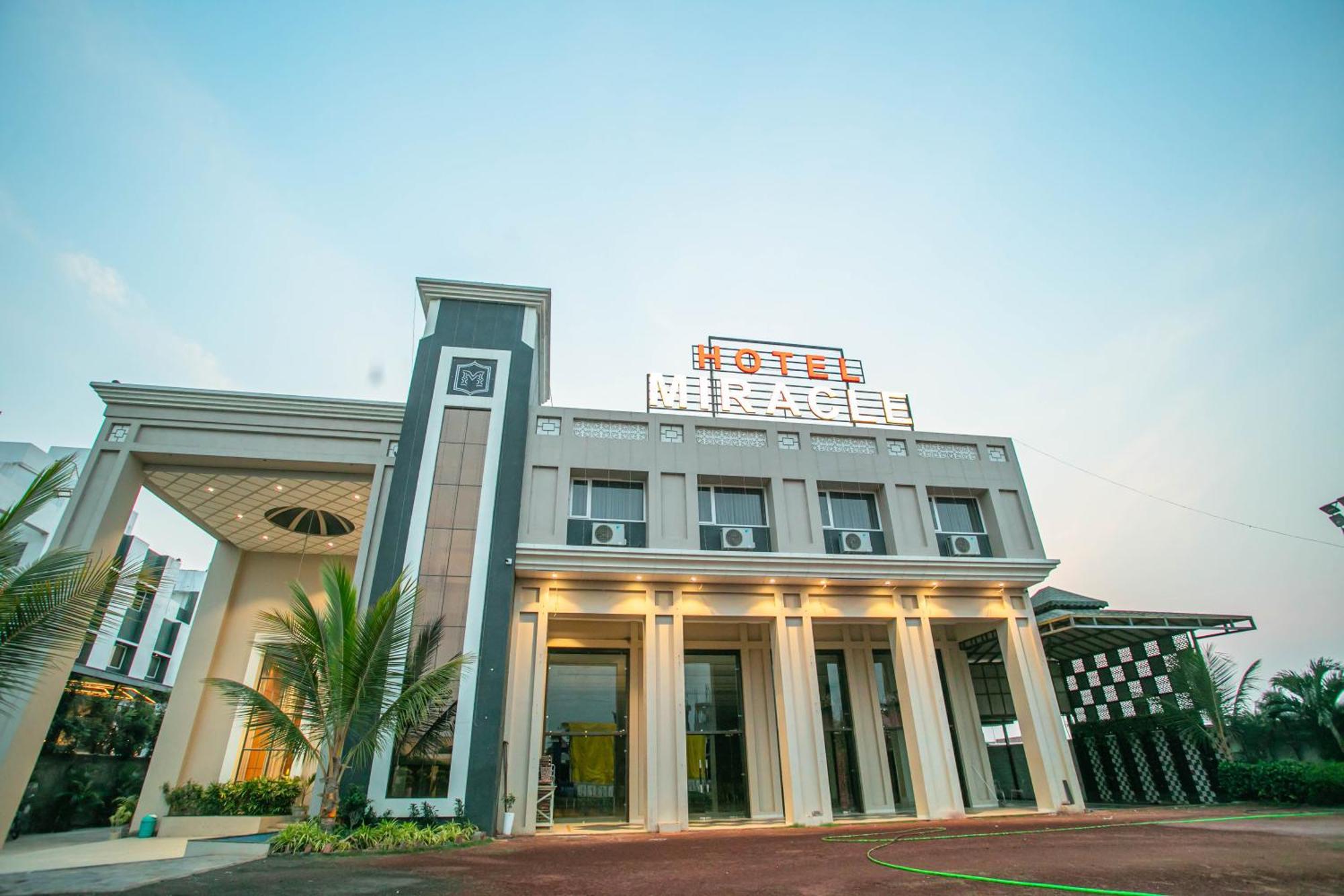 Hotel Miracle 2Km From Mahakal Temple Ujjain Dış mekan fotoğraf