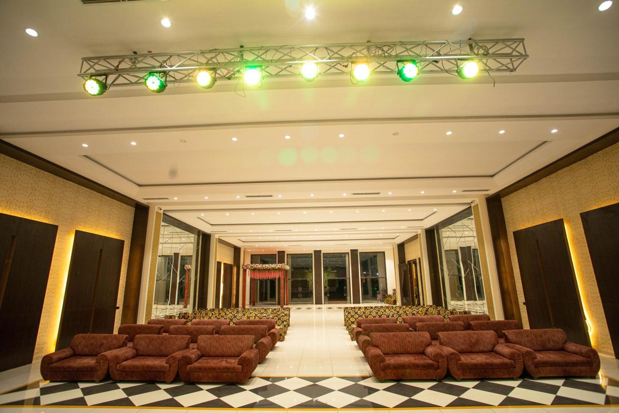 Hotel Miracle 2Km From Mahakal Temple Ujjain Dış mekan fotoğraf