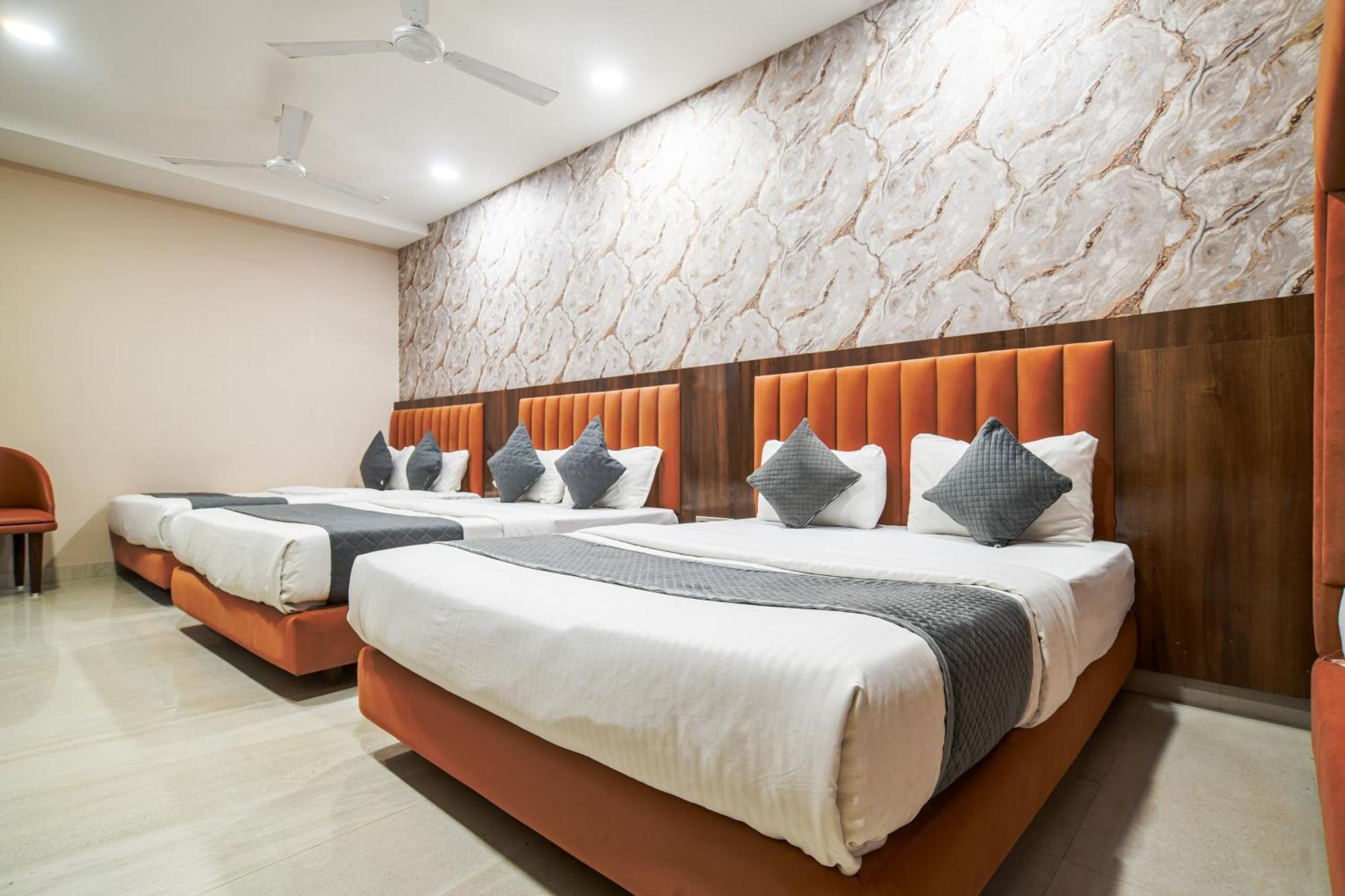 Hotel Miracle 2Km From Mahakal Temple Ujjain Dış mekan fotoğraf