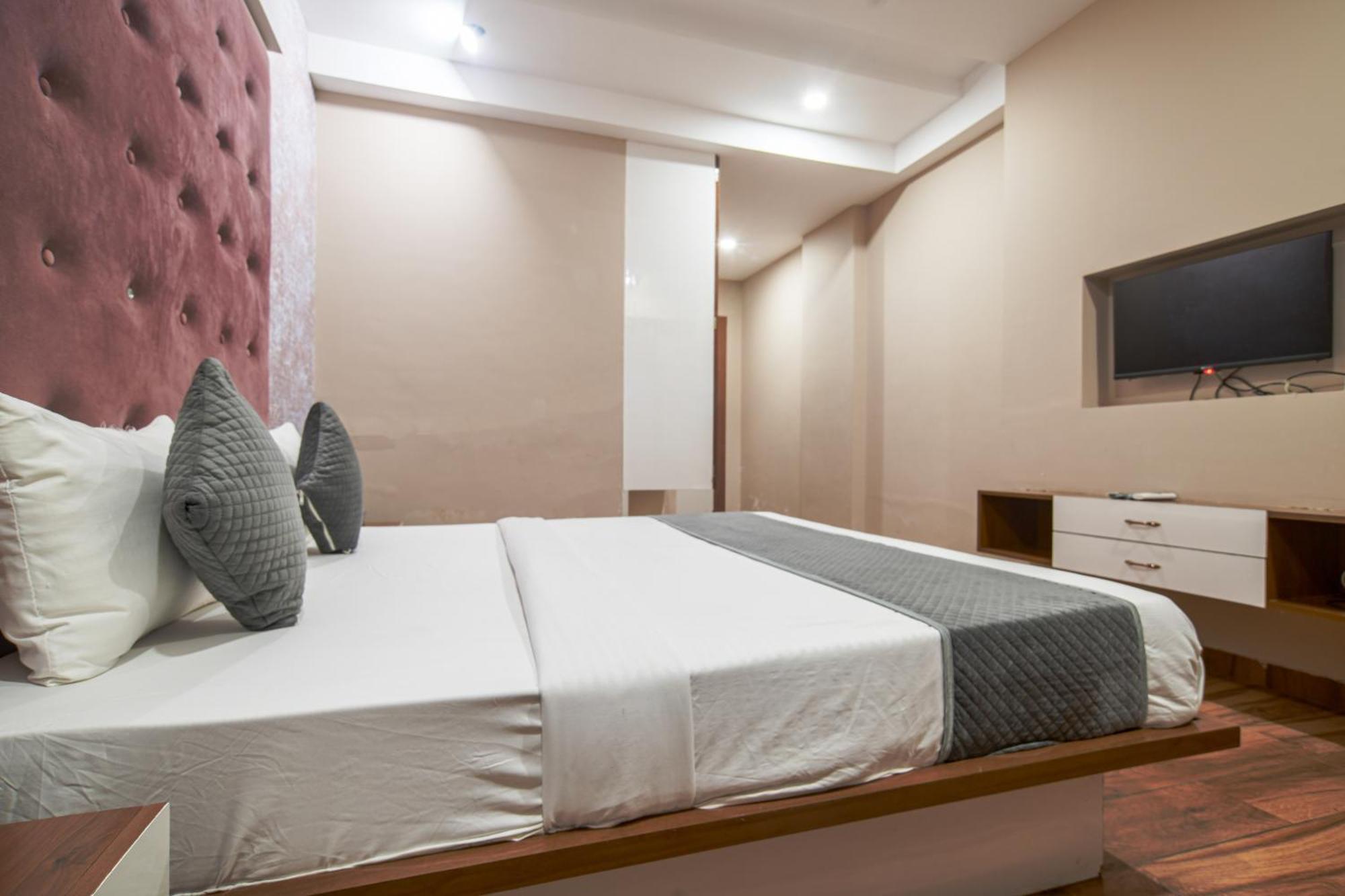 Hotel Miracle 2Km From Mahakal Temple Ujjain Dış mekan fotoğraf